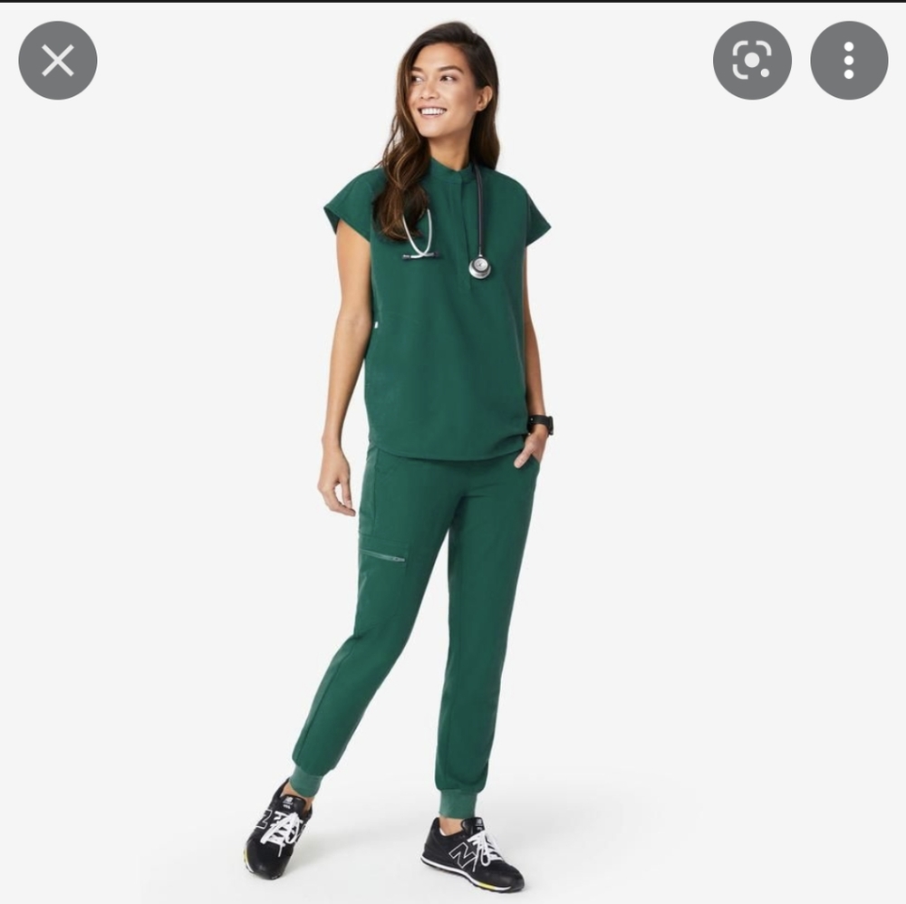 Hunter Green Figs: XXS top, XS pants